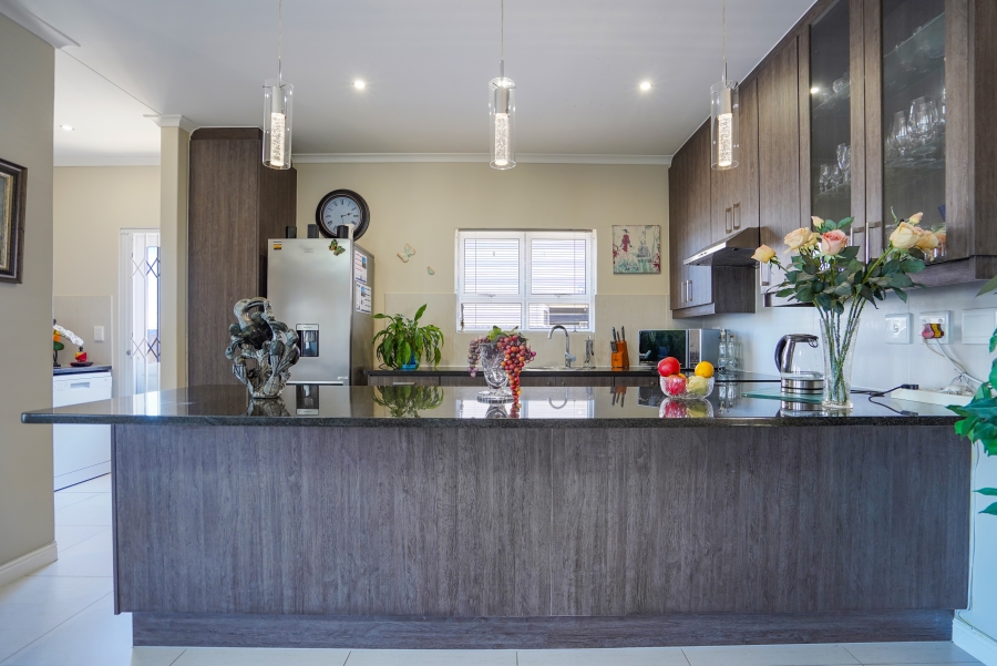 To Let 3 Bedroom Property for Rent in Sunningdale Western Cape